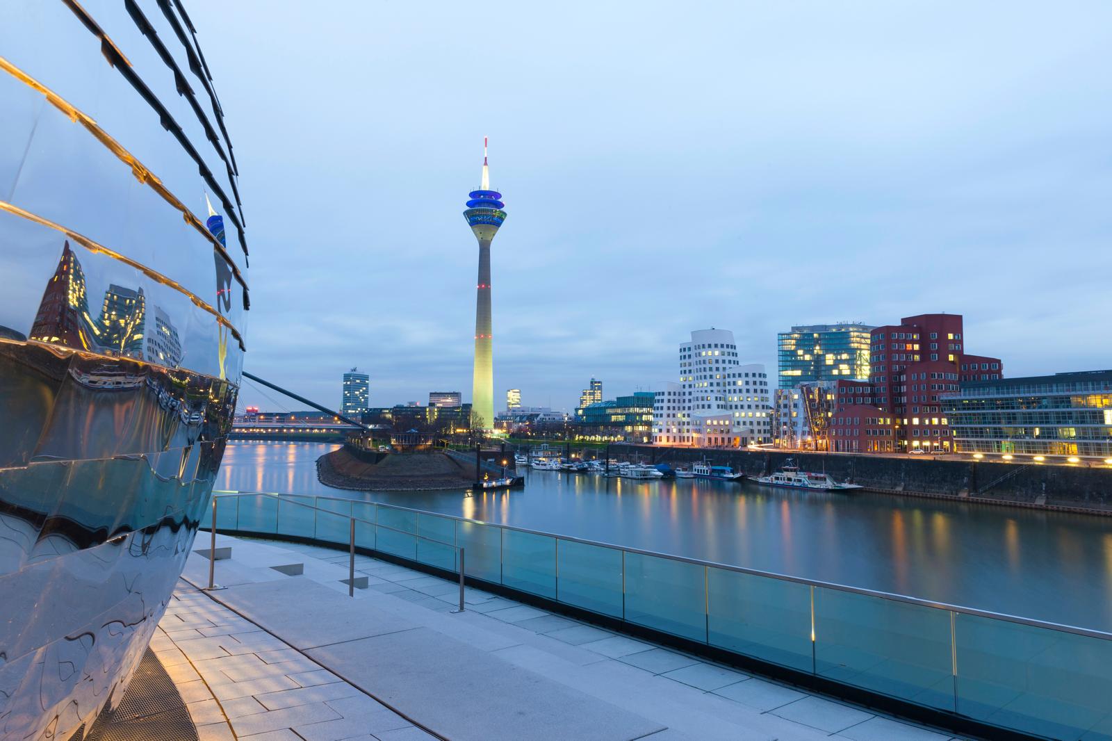 Düsseldorf am frühen Abend